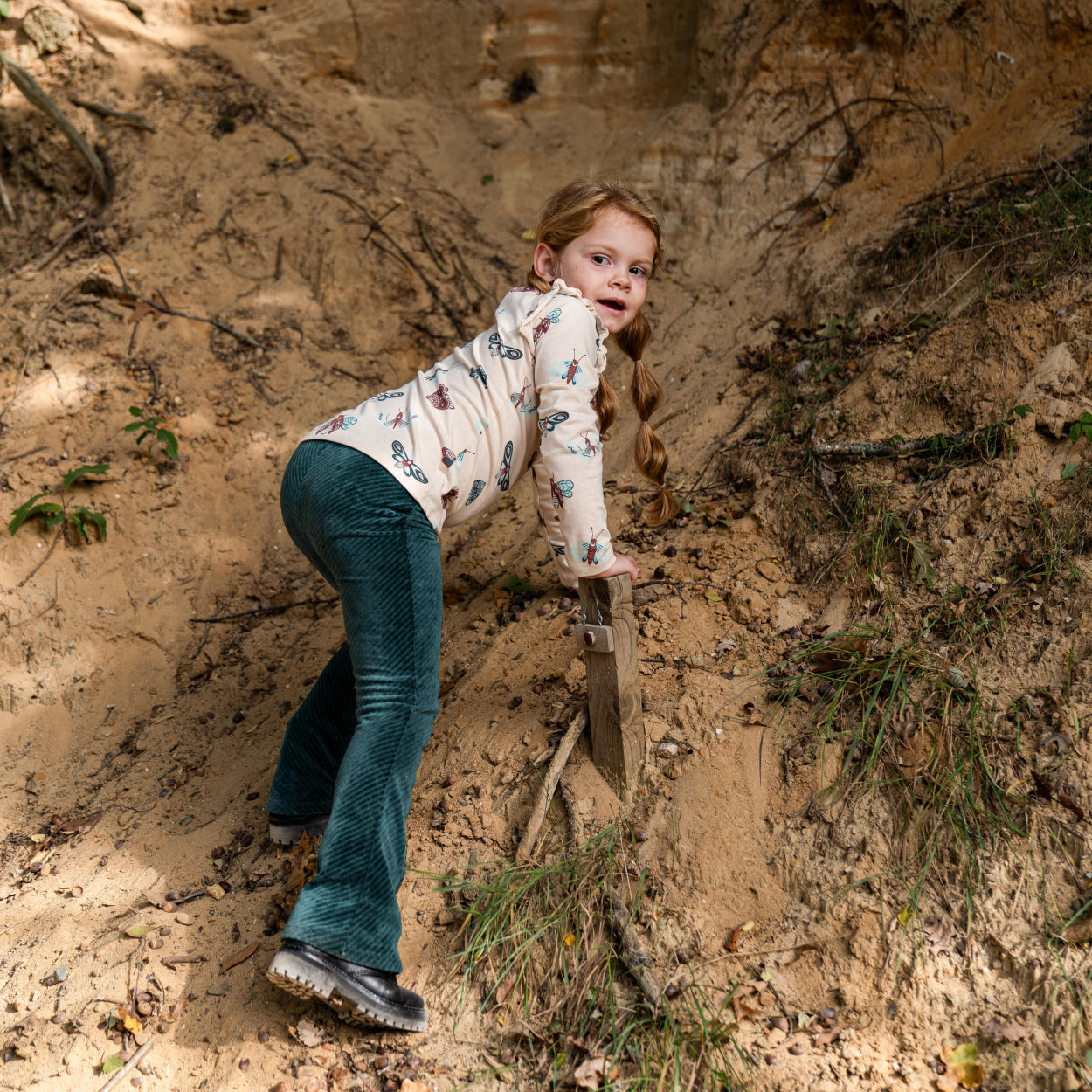 Trousers flared (Q52961-37)